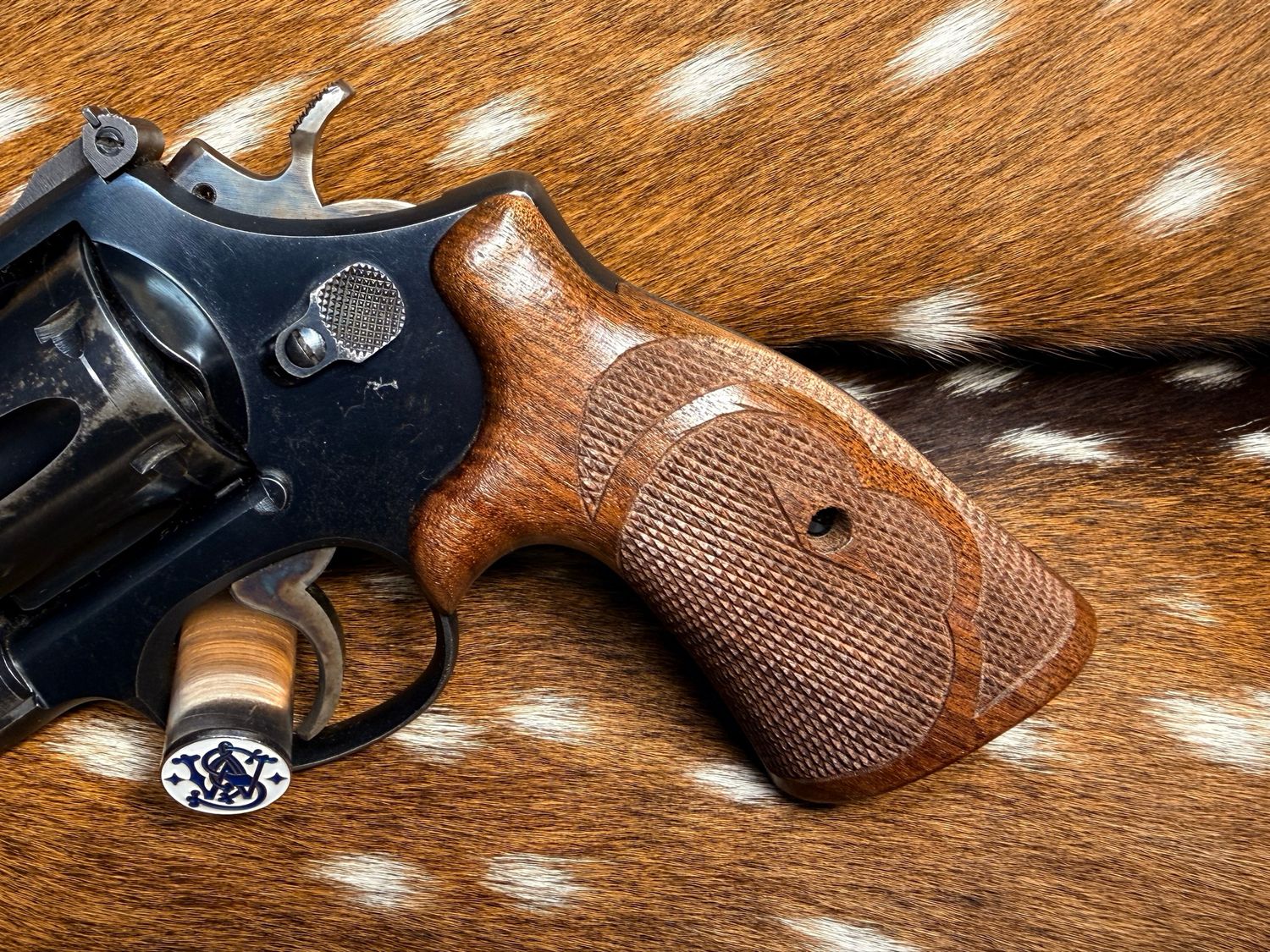 TGW Hand Checkered Bear Hug Ropers (N Frame - Round Butt) TGW Hand Checkered Bear Hug Ropers (N Frame - Round Butt)