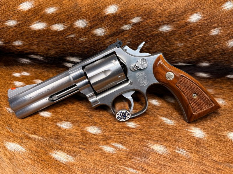 Pre-Lock 4 Pre-Lock 4" Smith & Wesson Model 686-3 .357 Magnum Revolver - Distinguished Combat Magnum