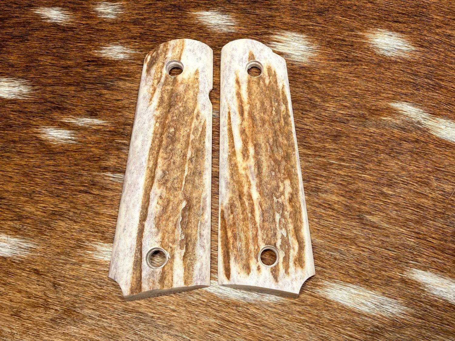 Traditional 1911 Stag Grips Traditional 1911 Stag Grips