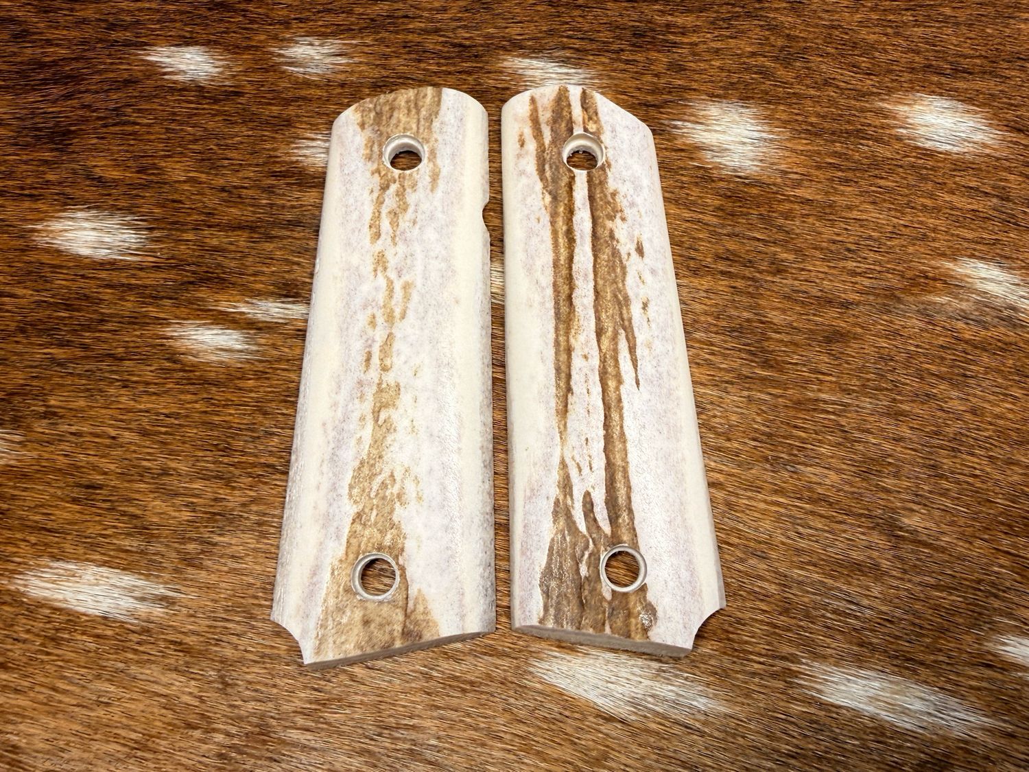 Traditional 1911 Stag Grips Traditional 1911 Stag Grips