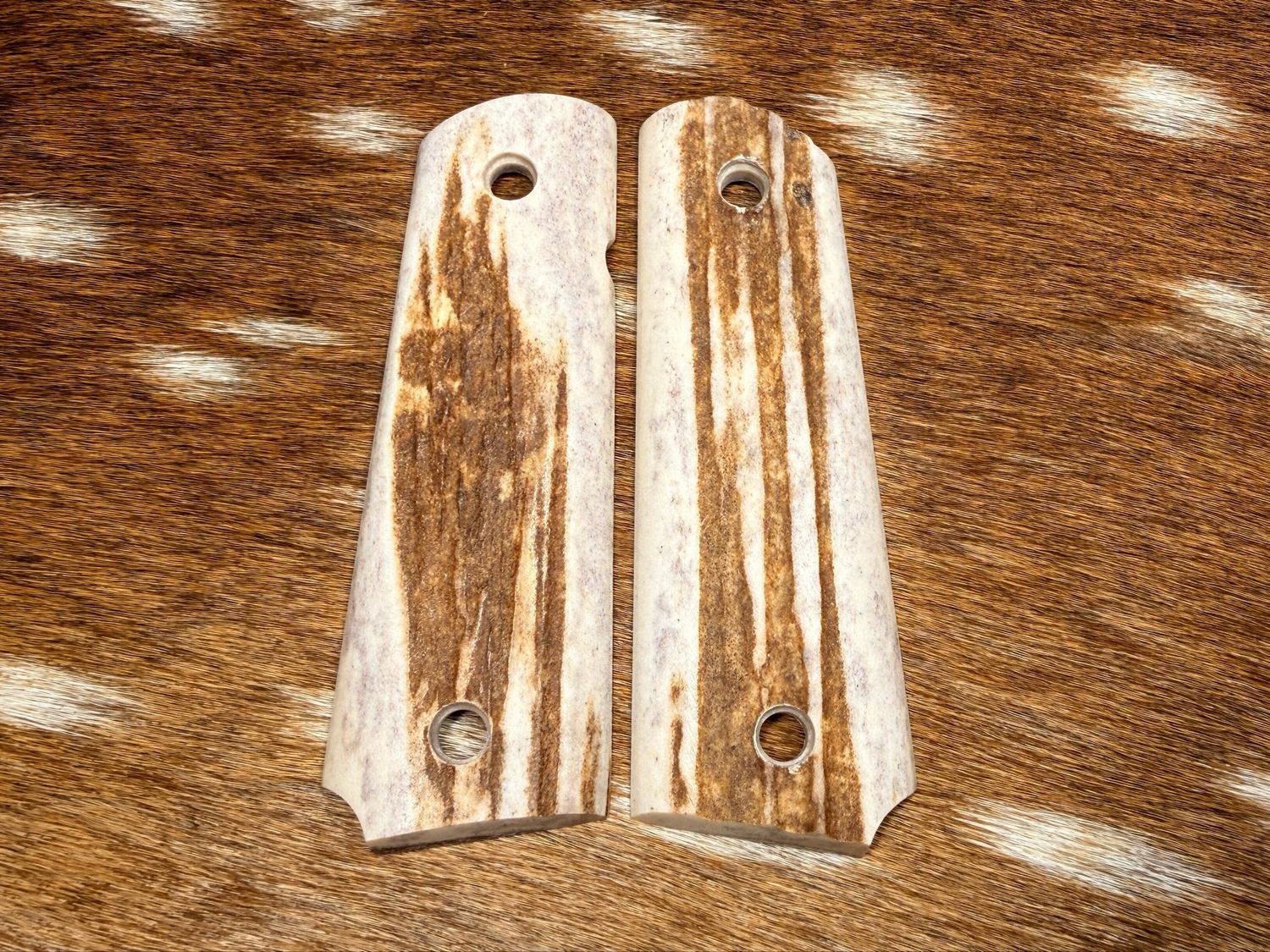 Traditional 1911 Stag Grips Traditional 1911 Stag Grips
