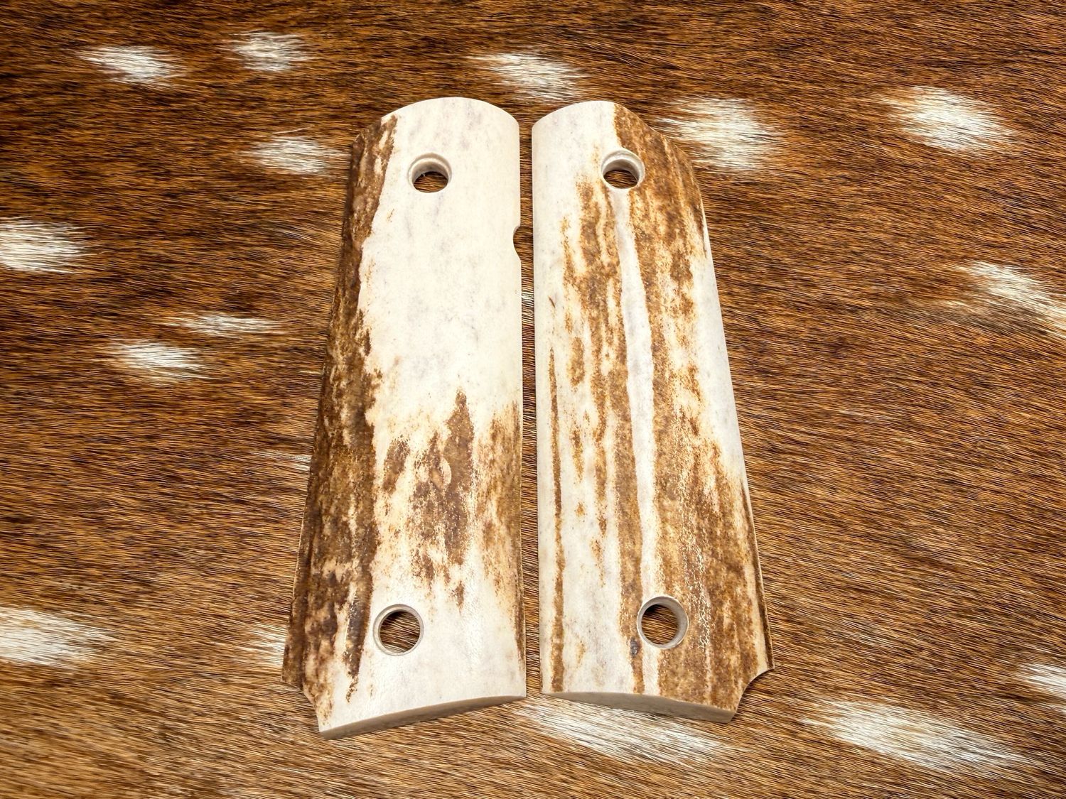 Traditional 1911 Stag Grips Traditional 1911 Stag Grips