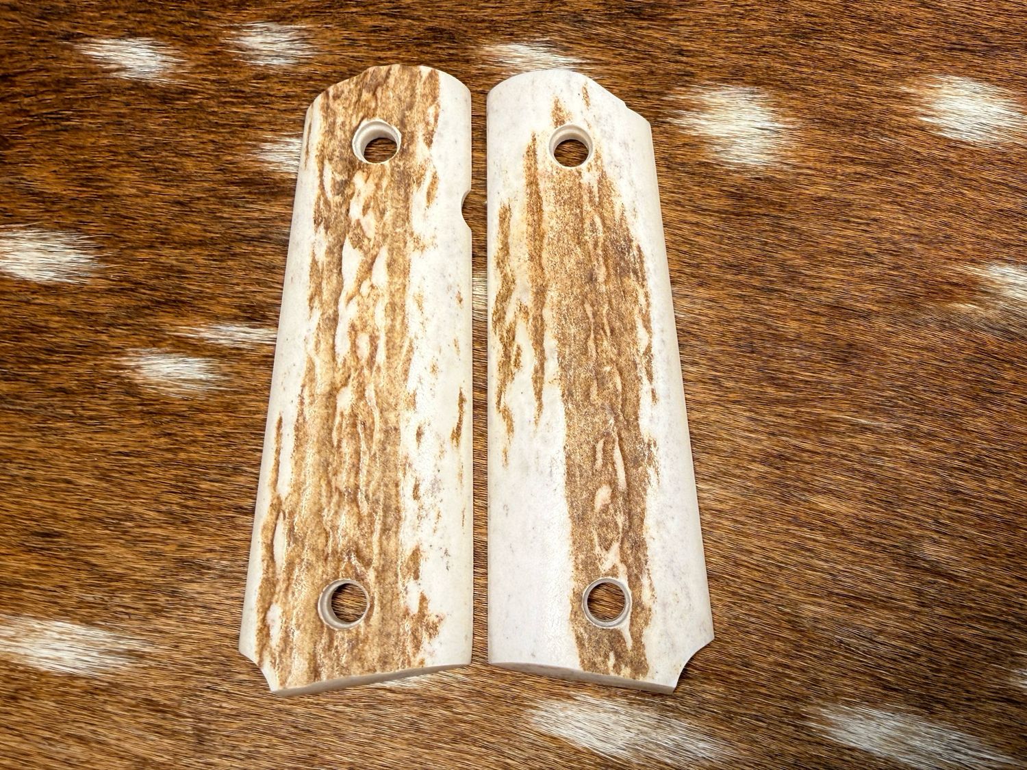 Traditional 1911 Stag Grips Traditional 1911 Stag Grips