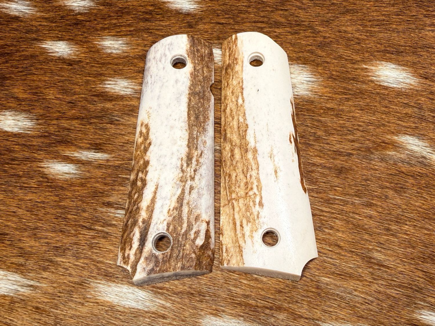 Traditional 1911 Stag Grips Traditional 1911 Stag Grips