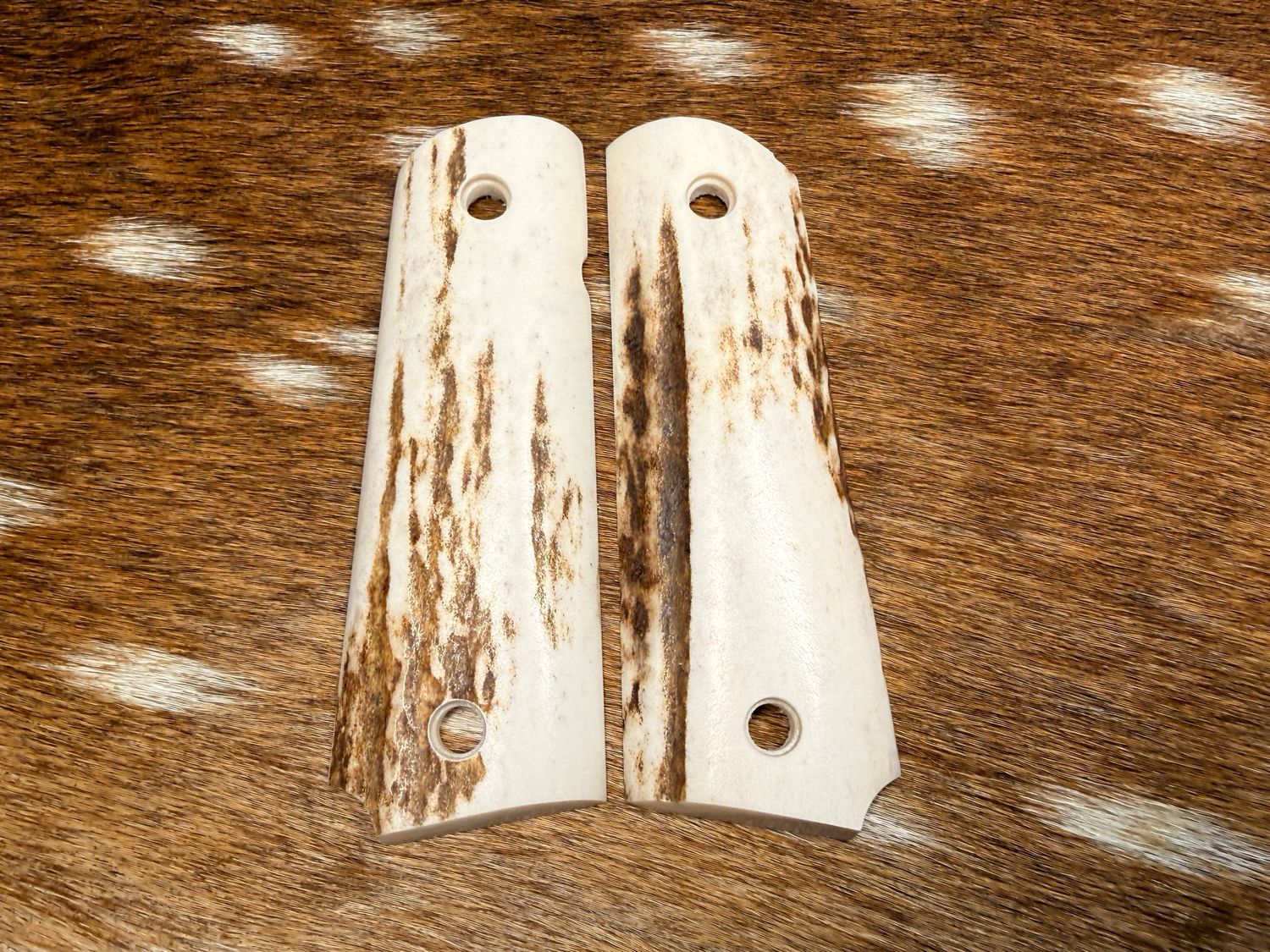 Traditional 1911 Stag Grips Traditional 1911 Stag Grips