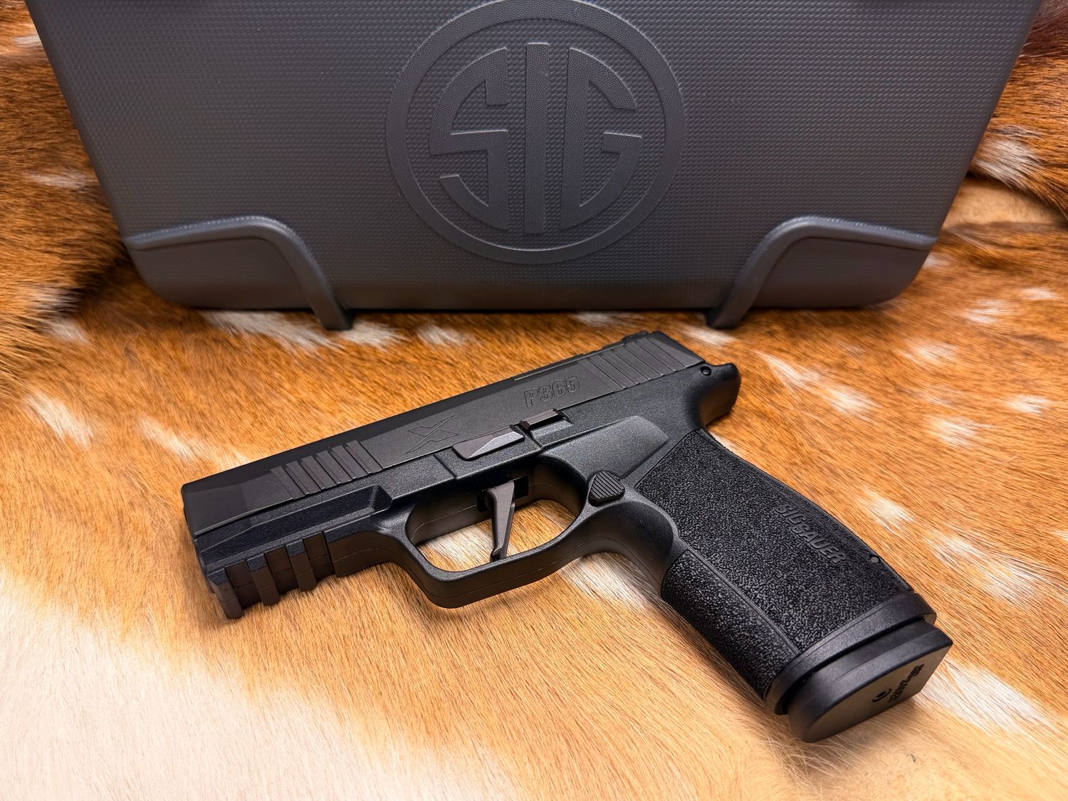 SIG Sauer P365-XMACRO 9mm – 3.7 SIG Sauer P365-XMACRO 9mm – 3.7"