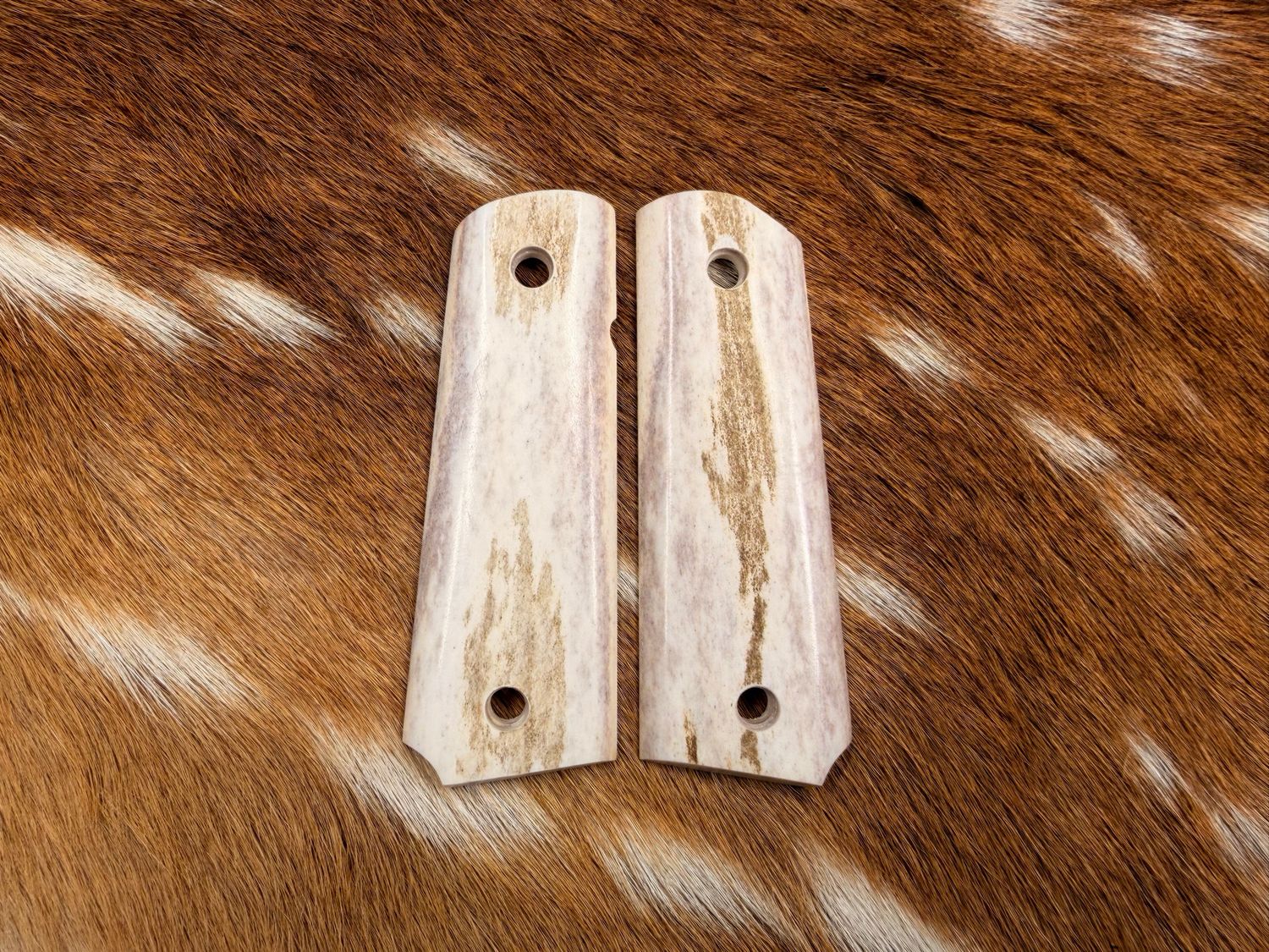 Traditional 1911 Stag Grips Traditional 1911 Stag Grips