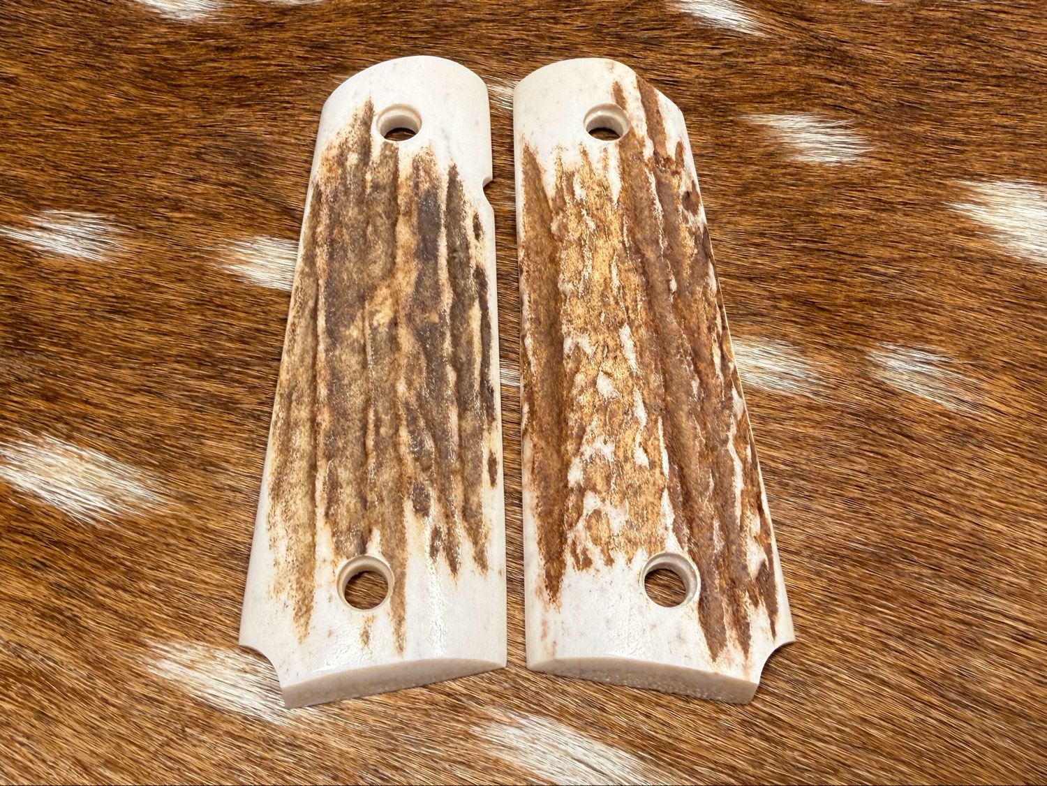 Traditional 1911 Stag Grips Traditional 1911 Stag Grips