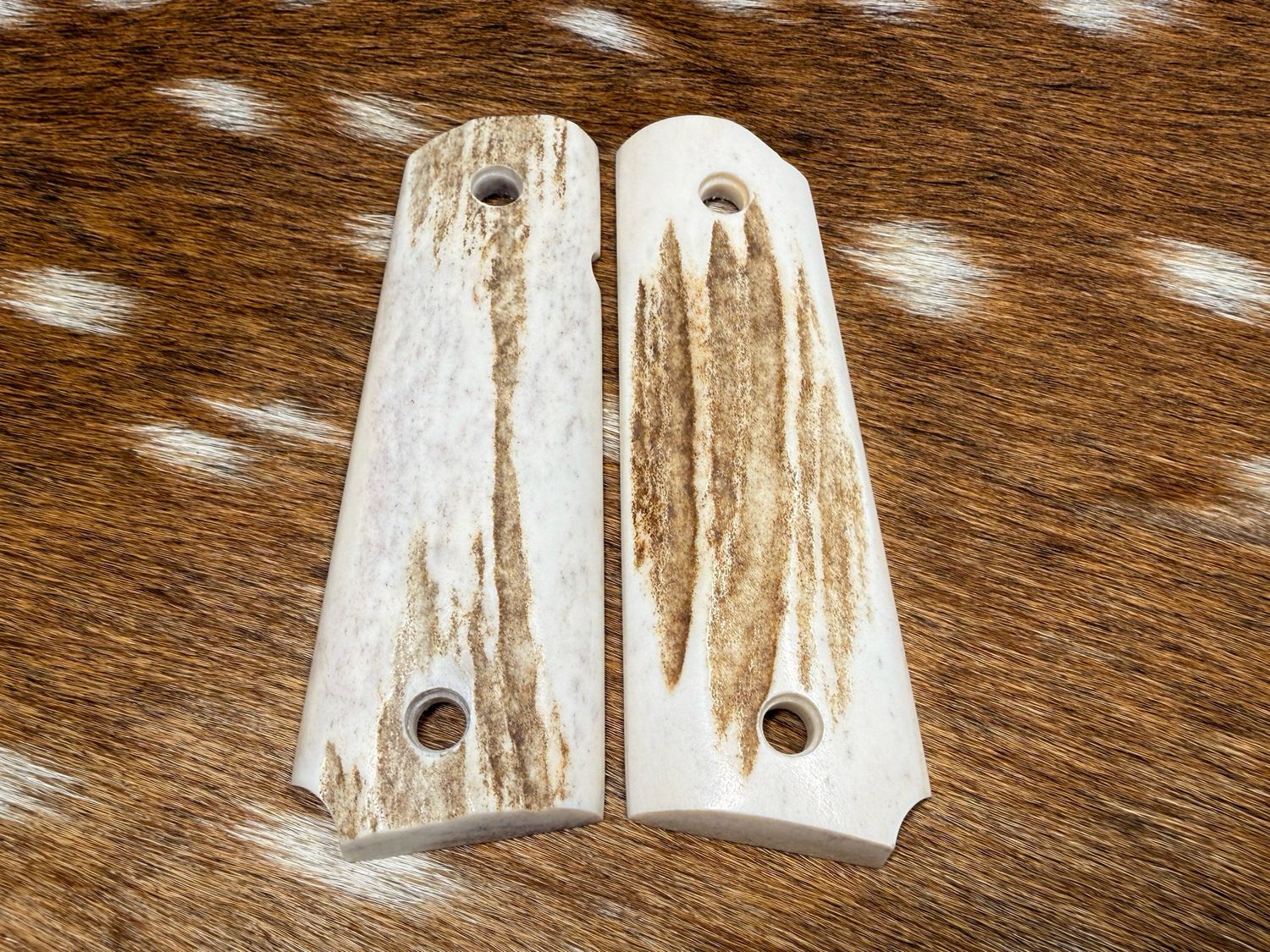 Traditional 1911 Stag Grips