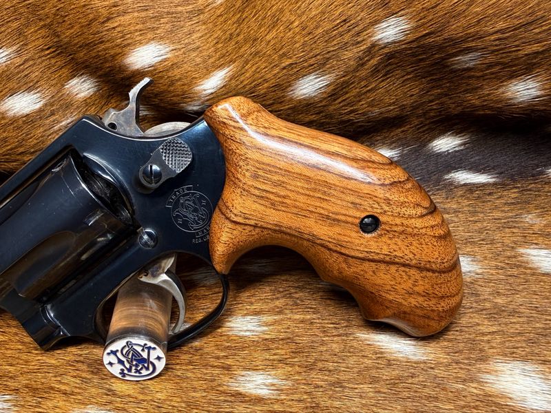 Smith & Wesson High Grade Hand Select Walnut Grips (J Frame Boot Grip Extended Finger Groove) Smith & Wesson High Grade Hand Select Walnut Grips (J Frame Boot Grip Extended Finger Groove)