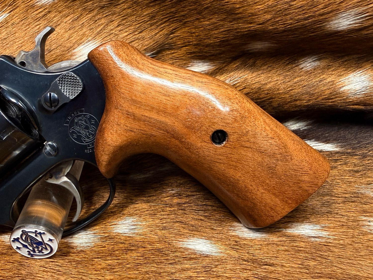 Smith & Wesson High Grade Walnut Grips (J Frame Cub Hug)