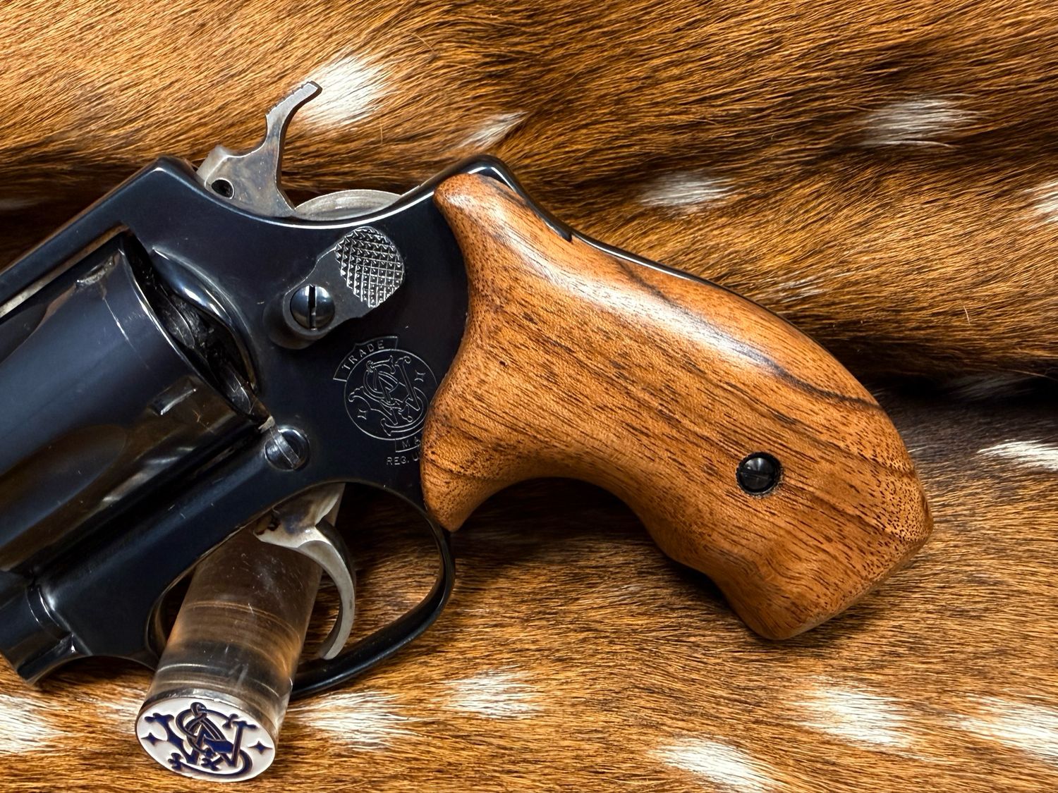 Smith & Wesson High Grade Walnut Grips (J Frame Boot Grip Finger Groove) Smith & Wesson High Grade Walnut Grips (J Frame Boot Grip Finger Groove)