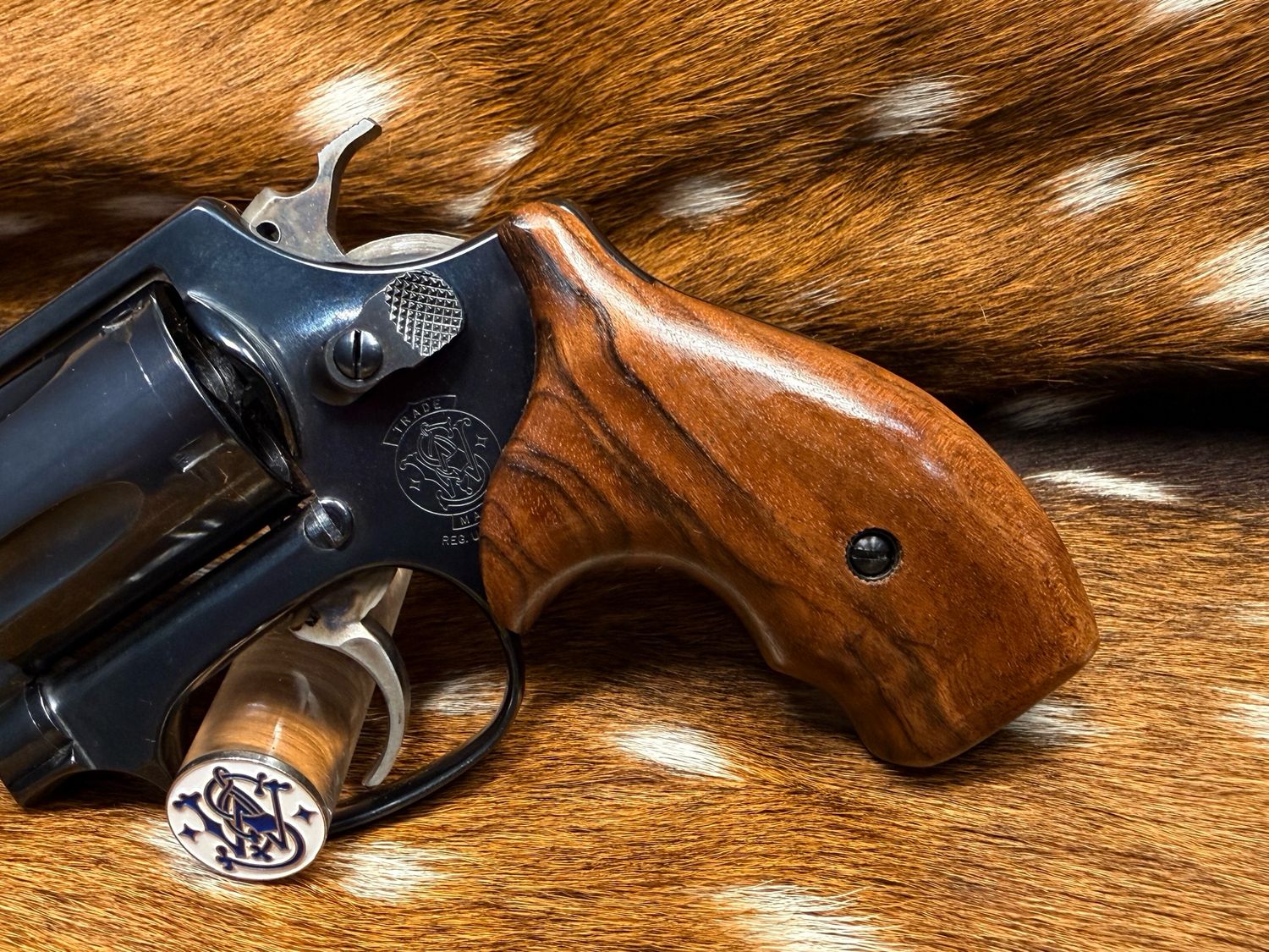 Smith & Wesson High Grade Hand Select Walnut Grips (J Frame Boot Grip Finger Groove)