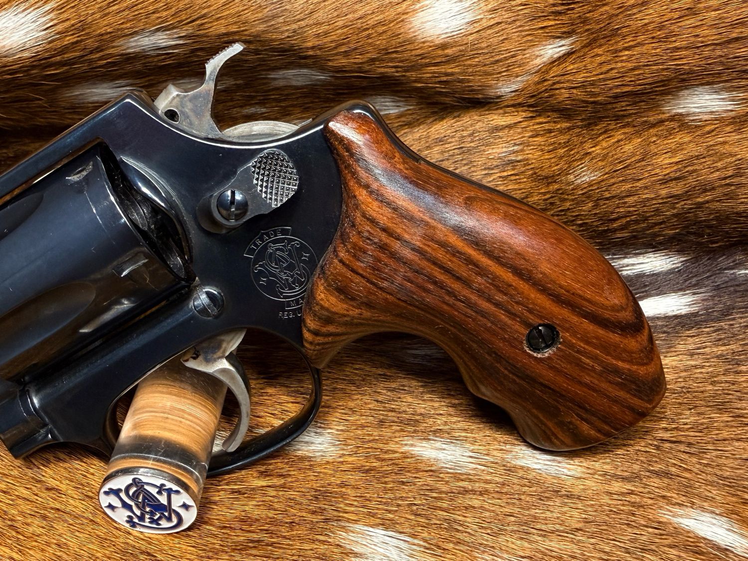 Smith & Wesson High Grade Hand Select Walnut Grips (J Frame Boot Grip Finger Groove)