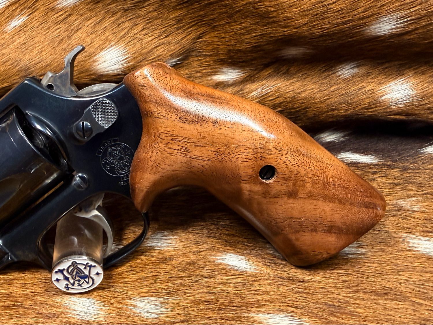 Smith & Wesson High Grade Walnut Grips (J Frame Cub Hug)