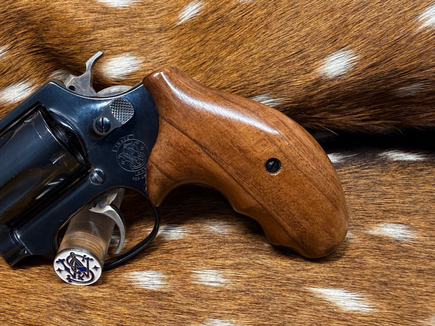 Smith & Wesson High Grade Walnut Grips (J Frame Boot Grip Extended Finger Groove)