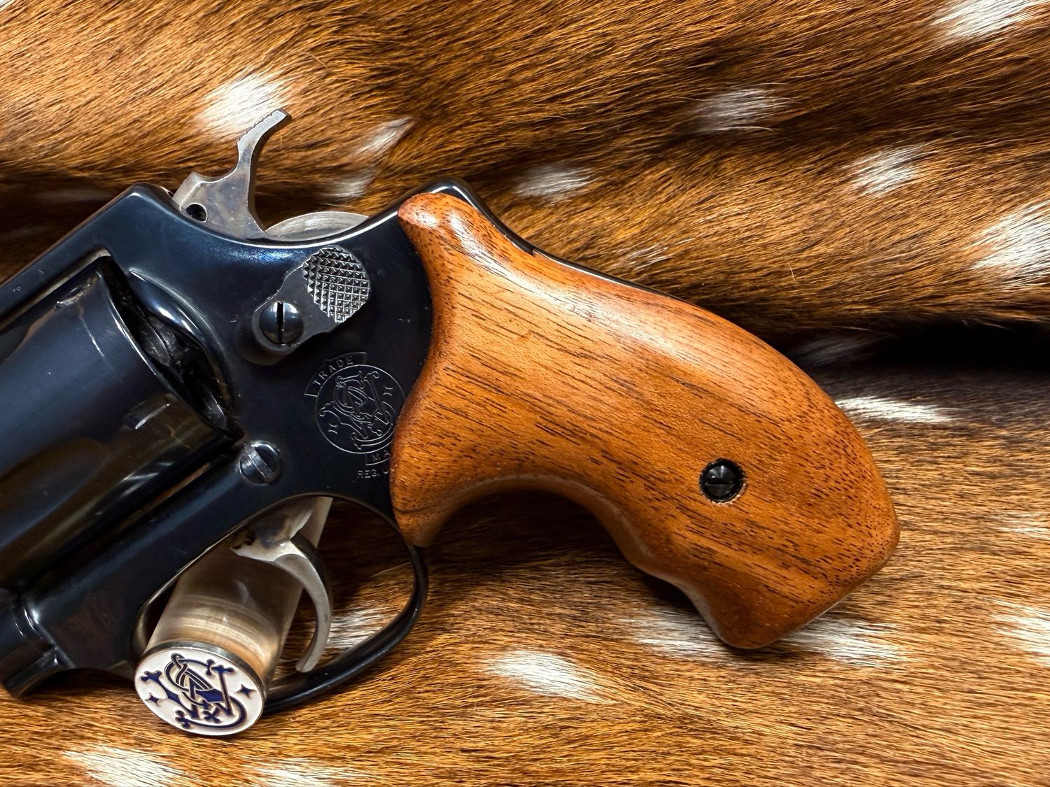 Smith & Wesson High Grade Walnut Grips (J Frame Boot Grip Finger Groove) Smith & Wesson High Grade Walnut Grips (J Frame Boot Grip Finger Groove)