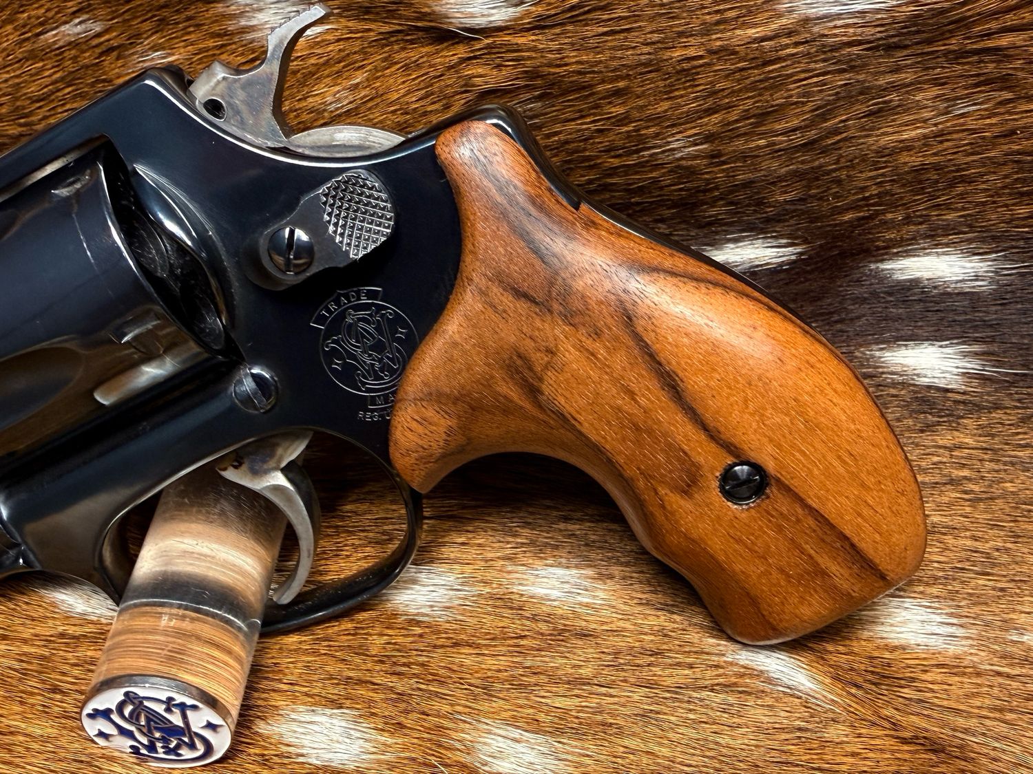 Smith & Wesson High Grade Hand Select Walnut Grips (J Frame Boot Grip Finger Groove)