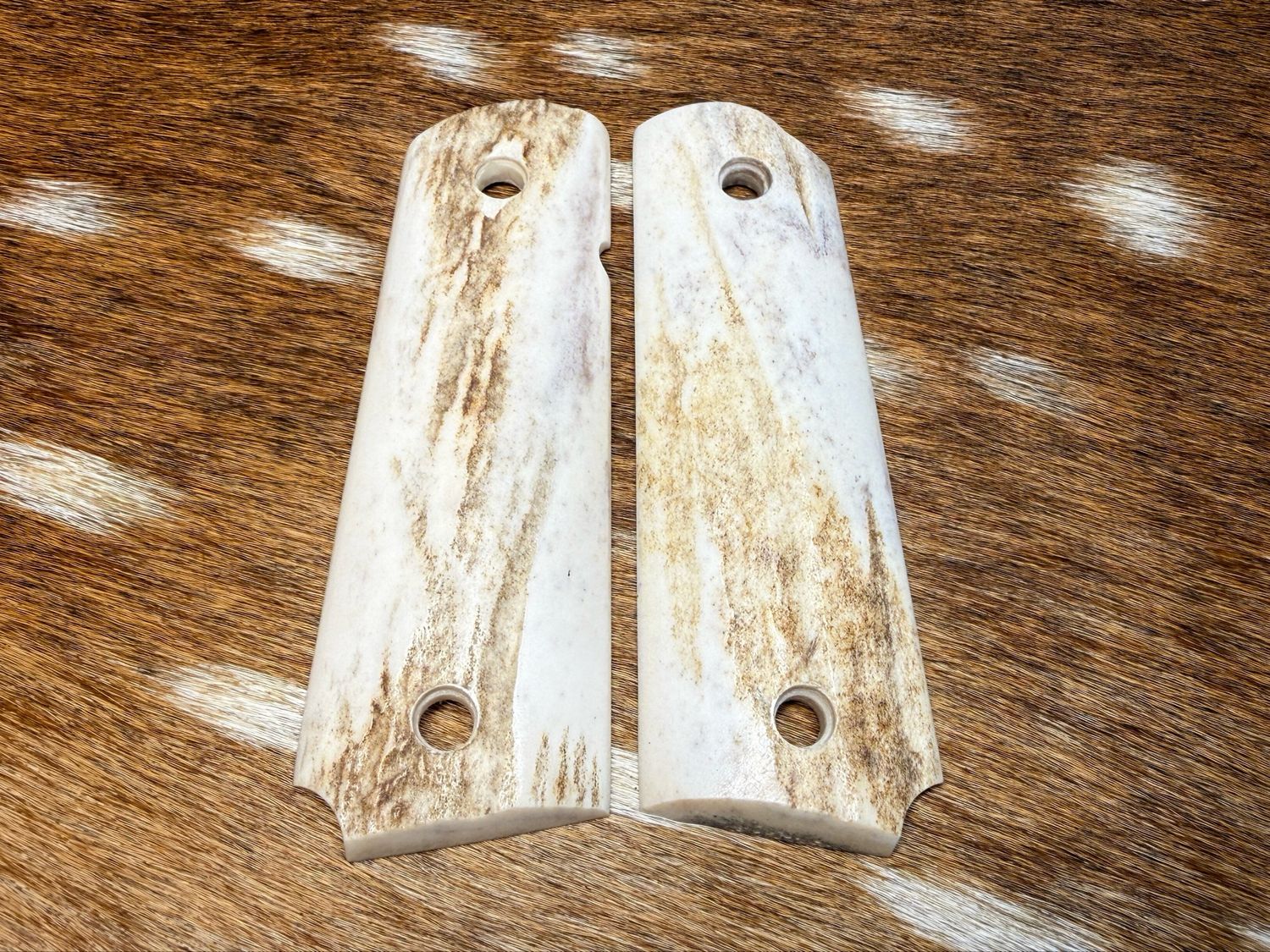 Traditional 1911 Stag Grips