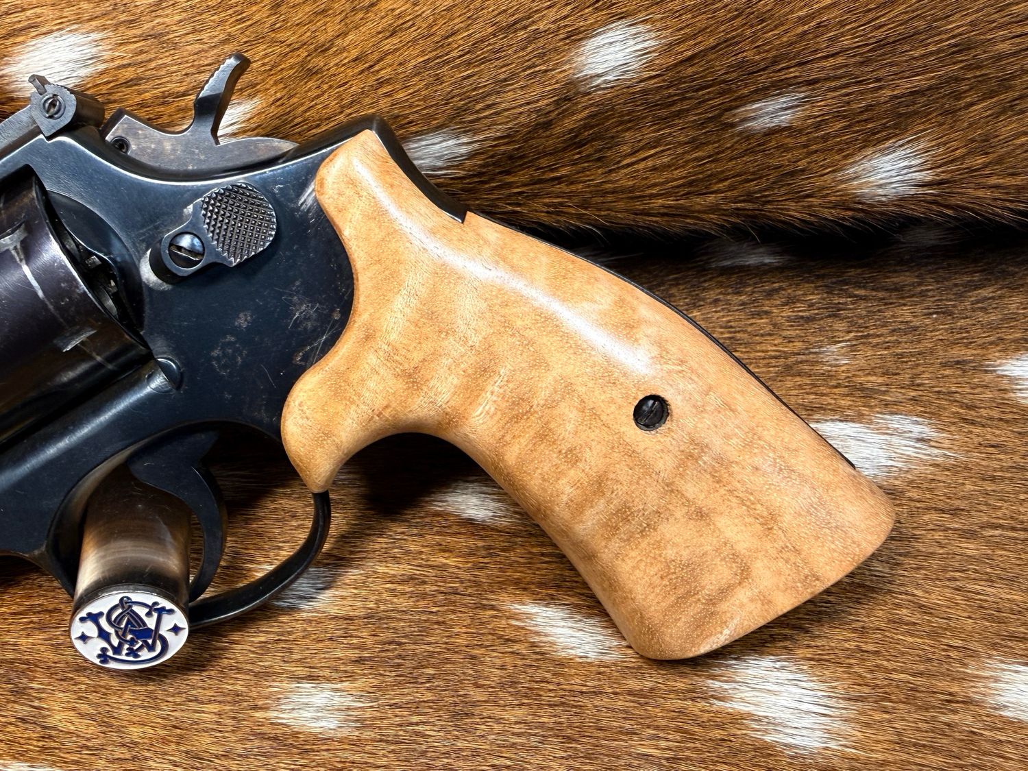 Smith & Wesson High Grade Hand Select Maple S&W Bear Hug Grips (K/L SQUARE FRAME)