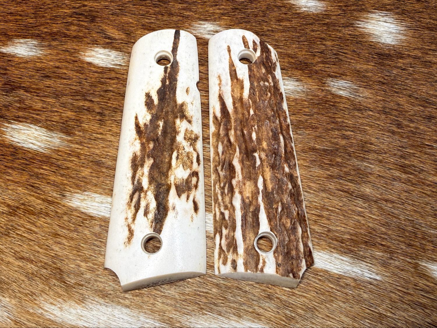 Traditional 1911 Stag Grips Traditional 1911 Stag Grips