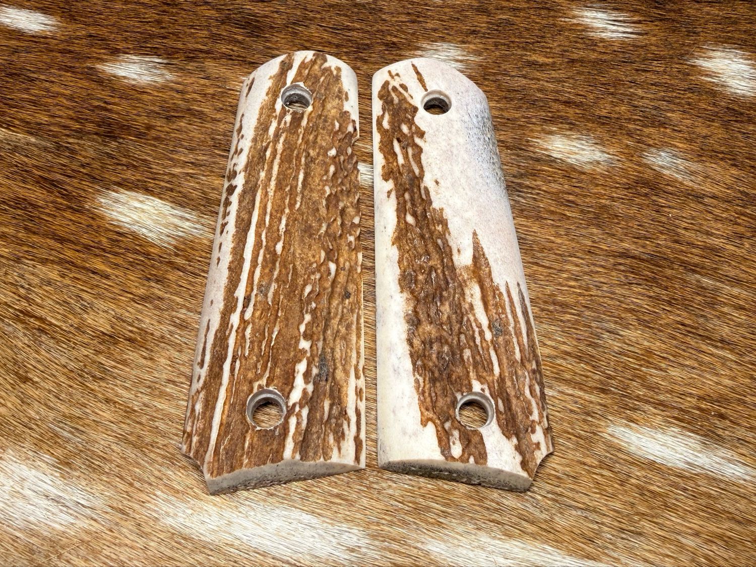 Traditional 1911 Stag Grips