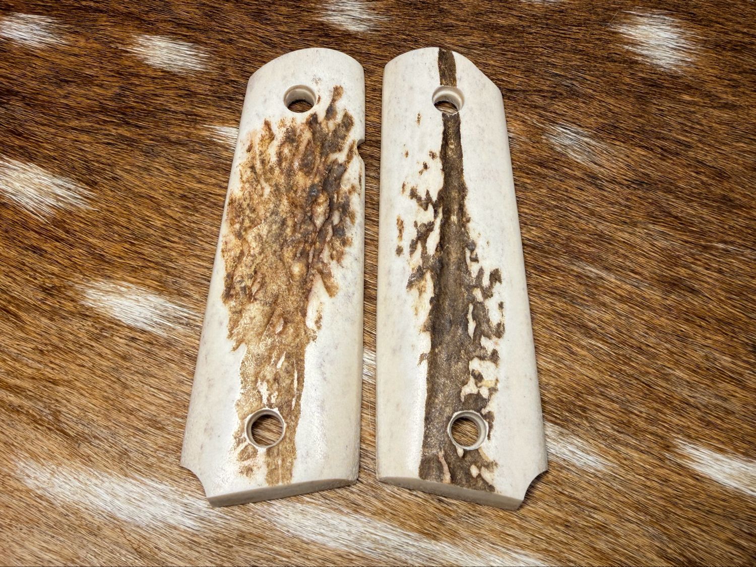 Traditional 1911 Stag Grips