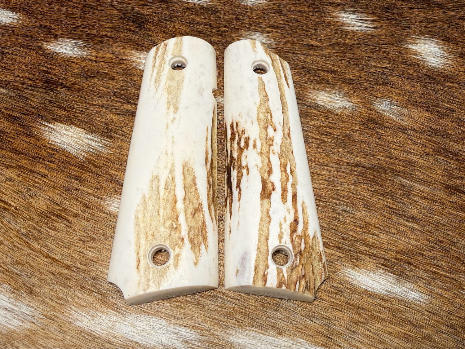 Traditional 1911 Stag Grips