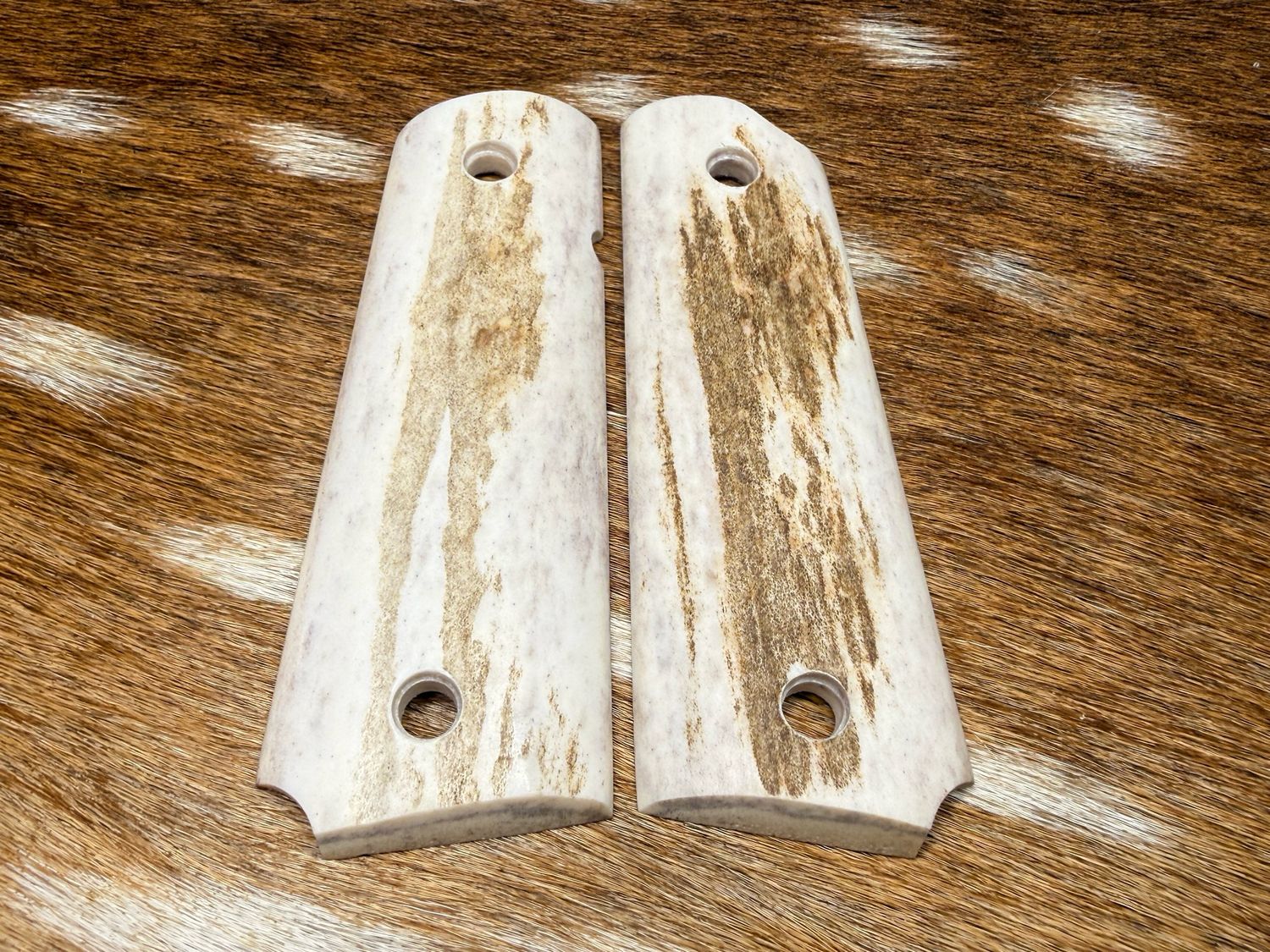 Traditional 1911 Stag Grips