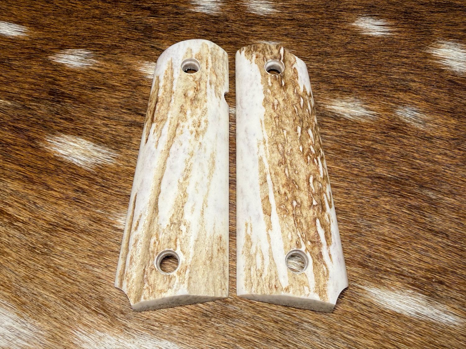 Traditional 1911 Stag Grips