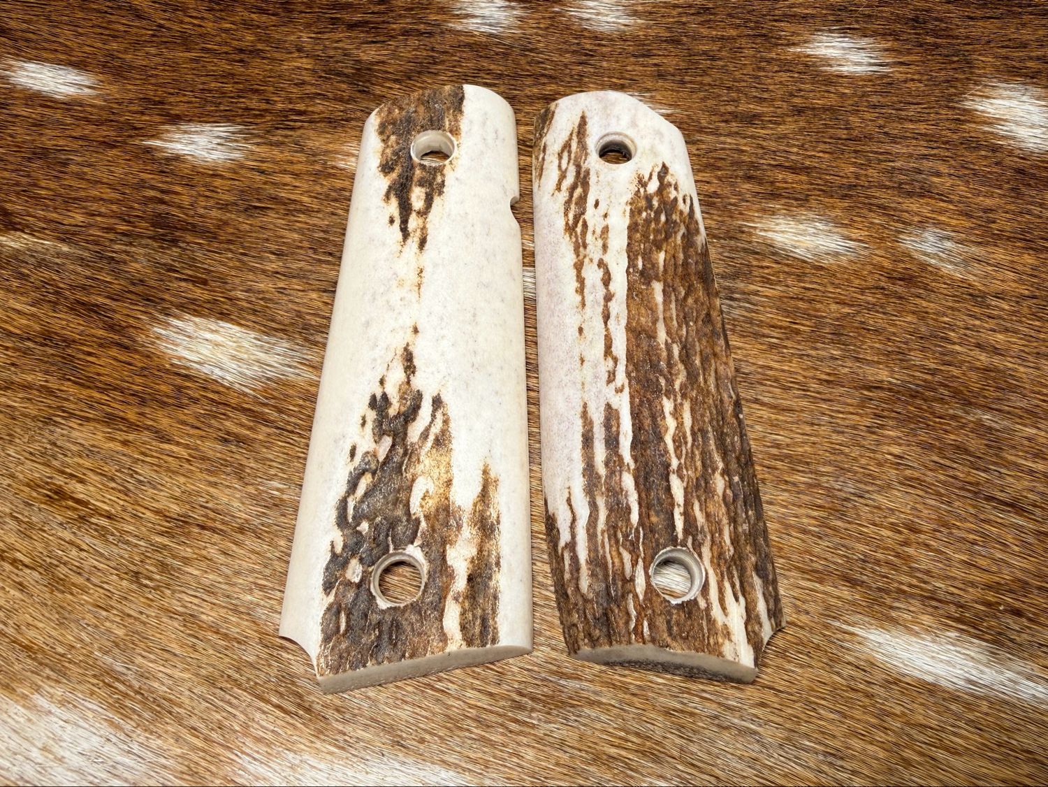 Traditional 1911 Stag Grips