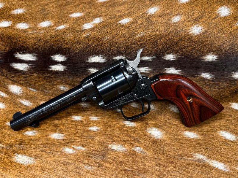 ​Heritage MFG Rough Rider RR22B4 .22 WMR / .22 LR Revolver