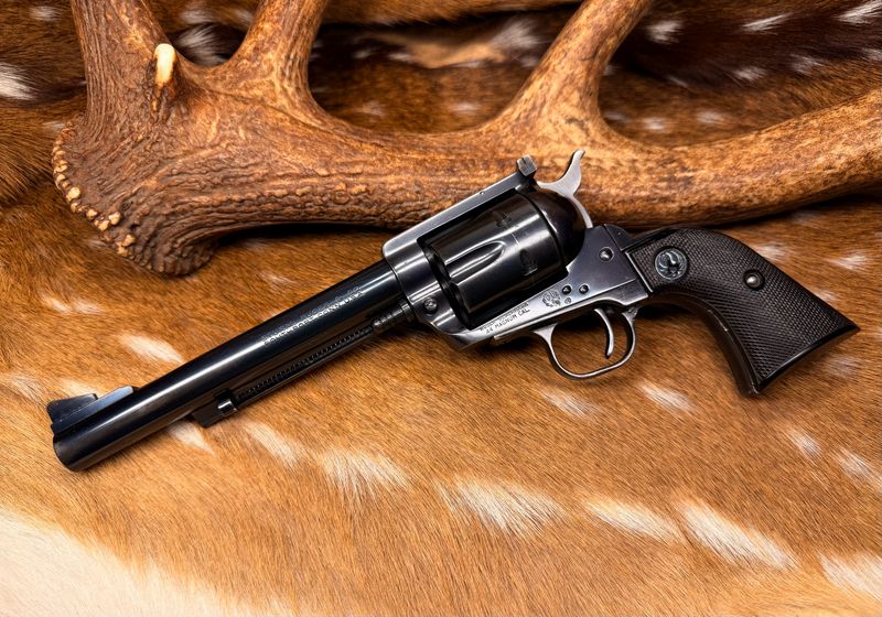Early 3-Screw Ruger Blackhawk Flattop .44 Magnum 6½ Early 3-Screw Ruger Blackhawk Flattop .44 Magnum 6½" – Three-Digit Serial