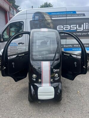 EASYLIFE ECO CABIN SCOOTER - BLACK & WHITE CLASSIC EDITION (RE-CONDITIONED) - 2021 MODEL