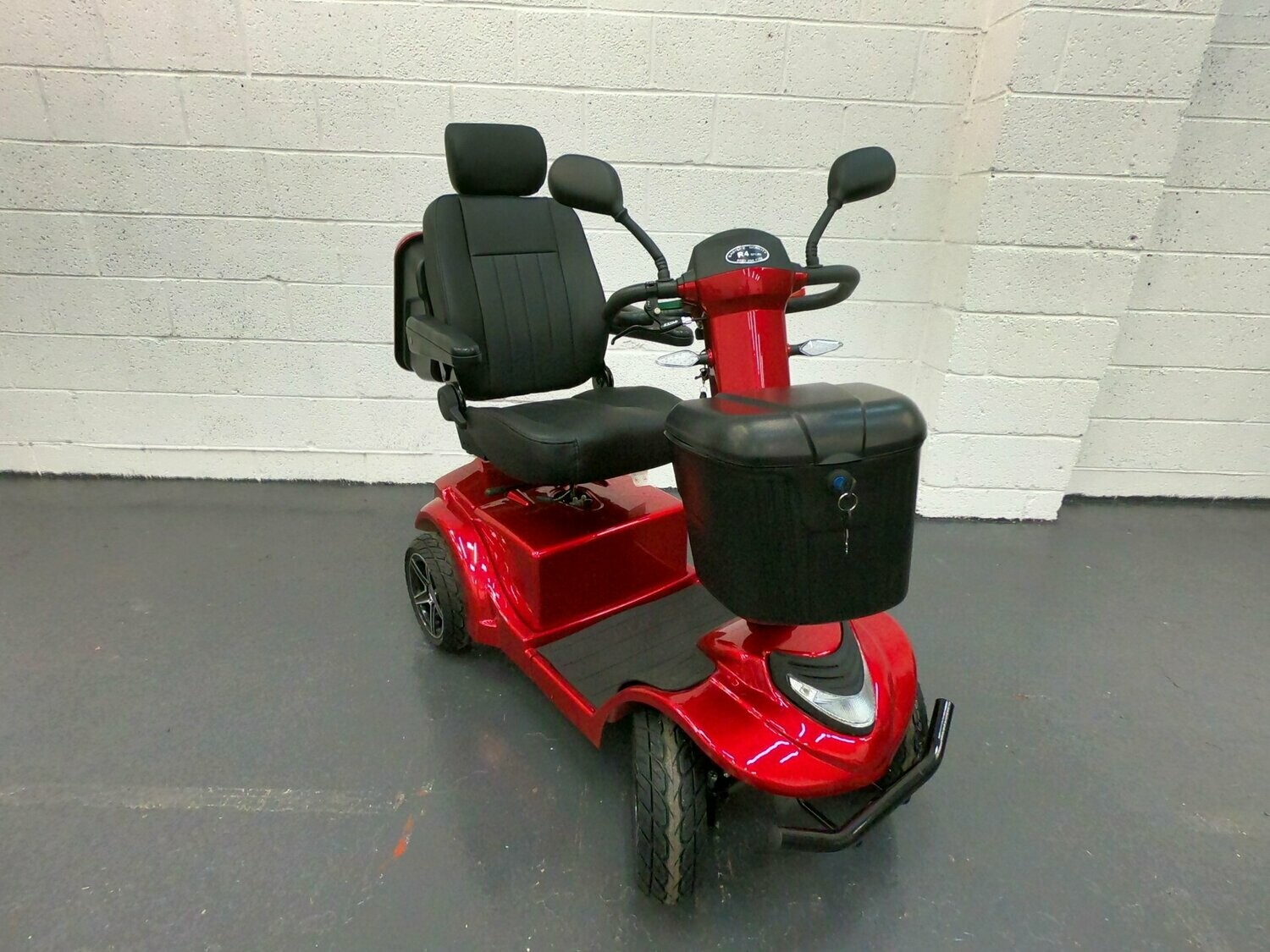 R4 SPORT MOBILITY SCOOTER - RED R4 SPORT MOBILITY SCOOTER - RED