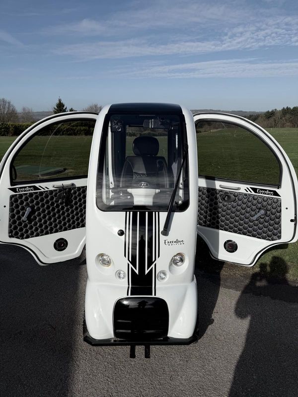 EASYLIFE ECO CABIN SCOOTER - NARDO GREY - EXECUTIVE EDITION - PREOWNED - 2023 MODEL