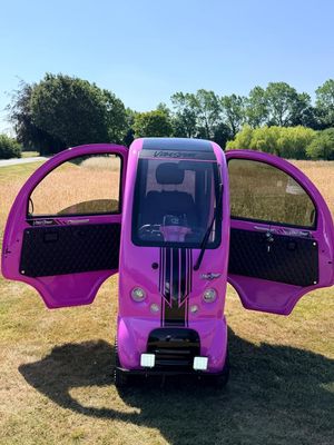 EASYLIFE ECO CABIN SCOOTER (2026) - VIBRANT PINK - LIMTED VIBE EDITION - NEW EASYLIFE ECO CABIN SCOOTER (2026) - VIBRANT PINK - LIMTED VIBE EDITION - NEW
