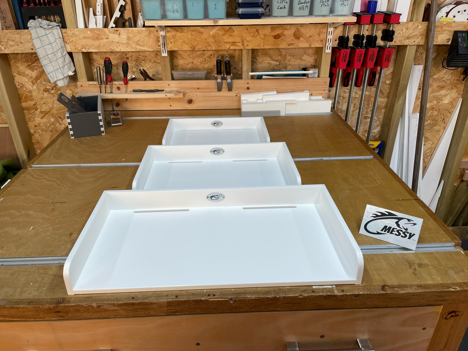 Hooked &amp; Messy Medium Bait Board