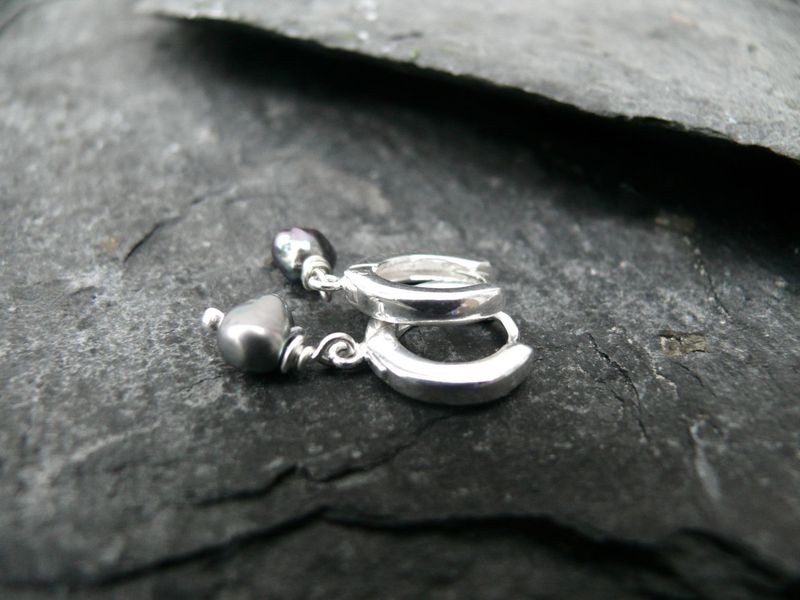 Huggie Hoops - peacock pearl