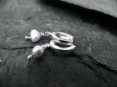 Huggie Hoops - pink pearl