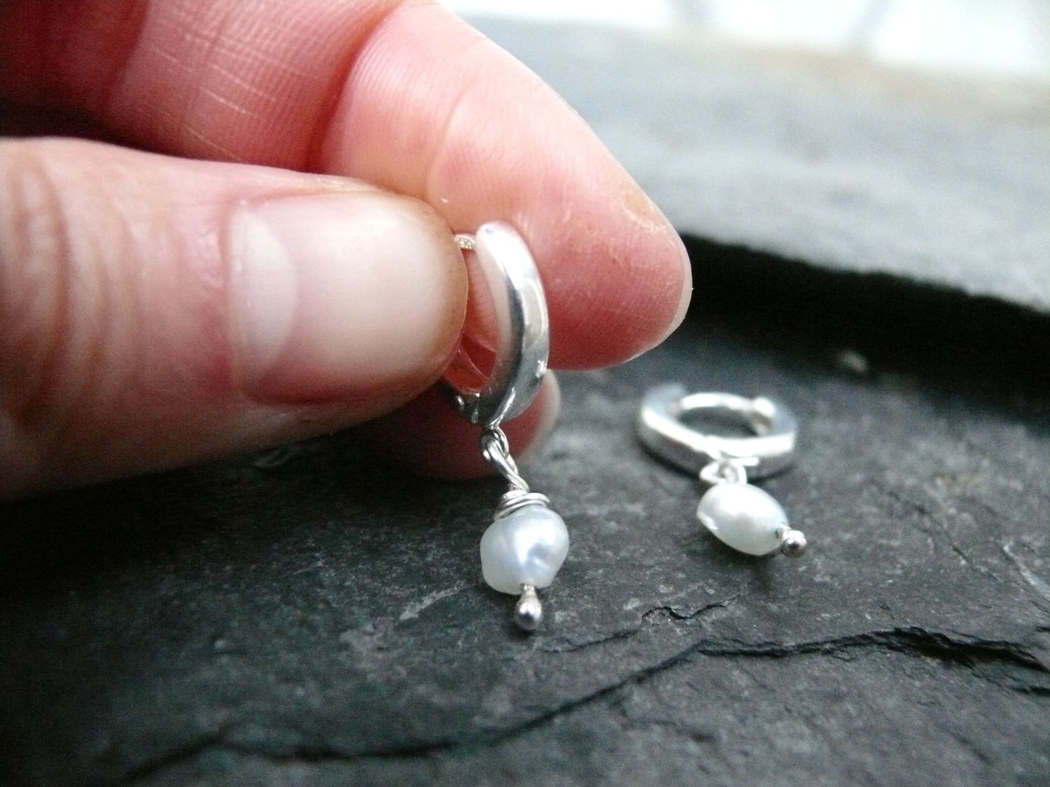 Huggie Hoops - silver pearl