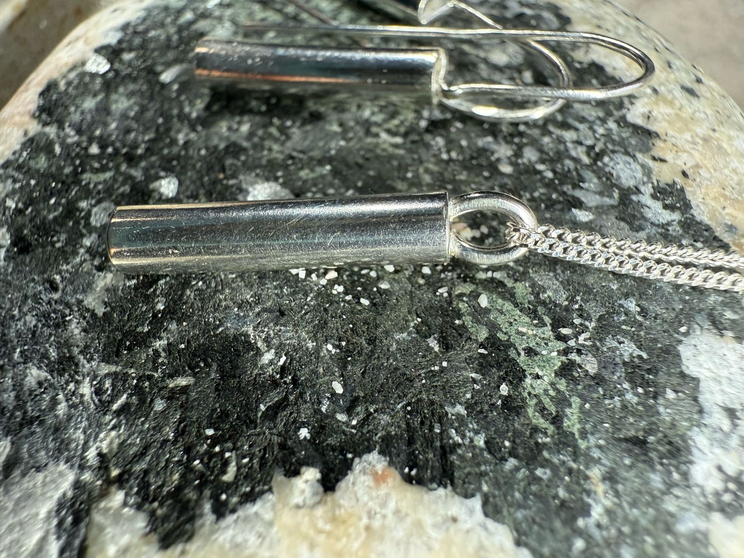 Sounding Pendant: A Minimalist Silver Column Pendant Sounding Pendant: A Minimalist Silver Column Pendant