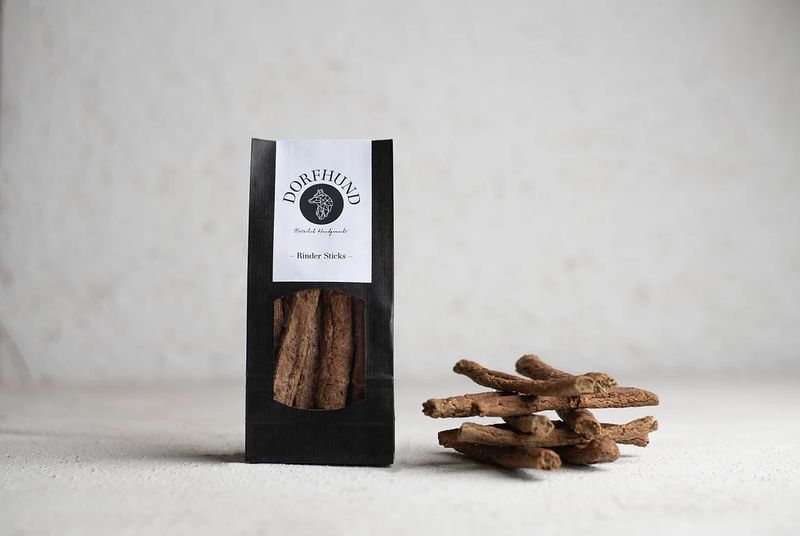 Dorfhund Rinder Stangerl, gebacken