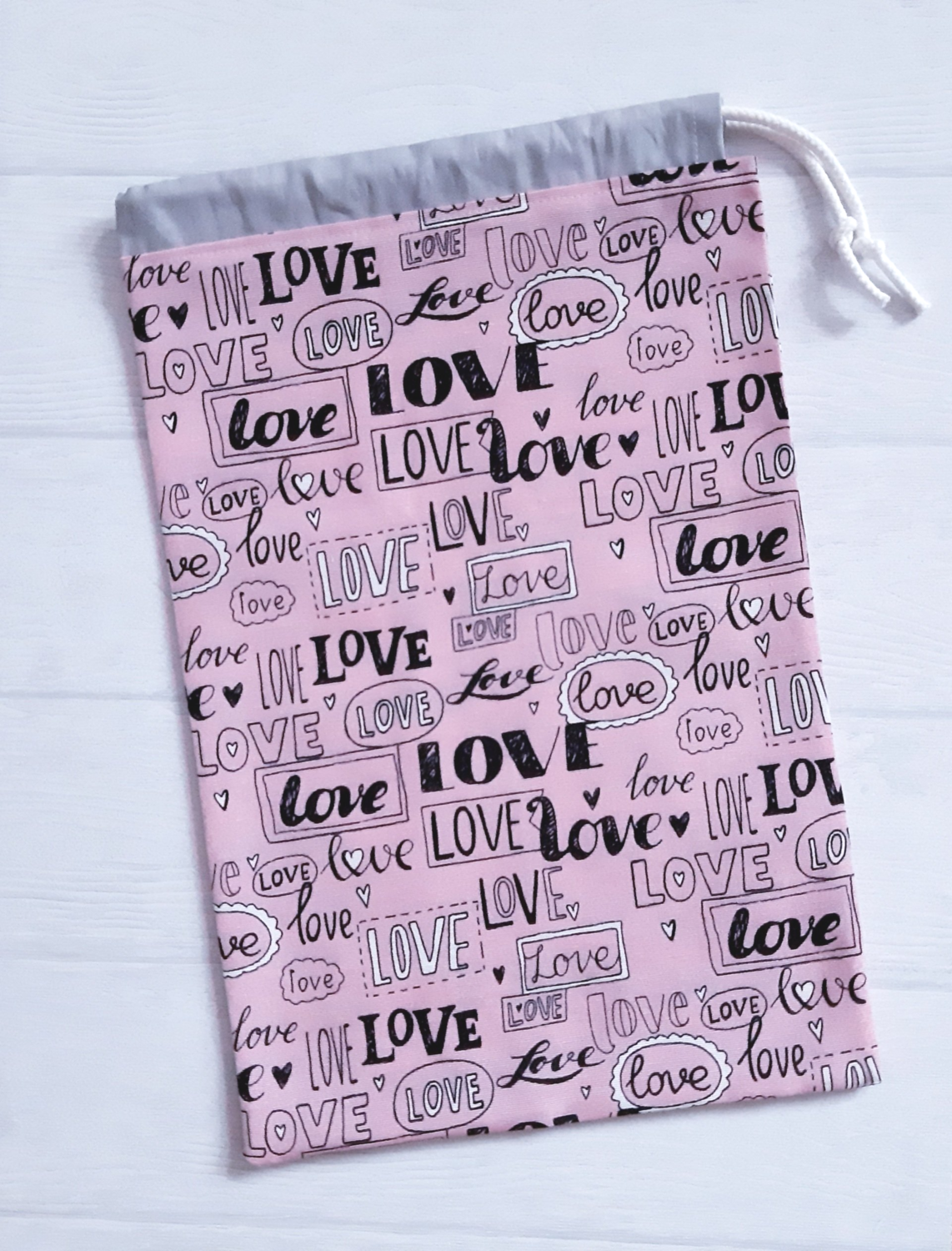 Brotbeutel mit dem Schriftzug "Love" 24,5 x 37 cm