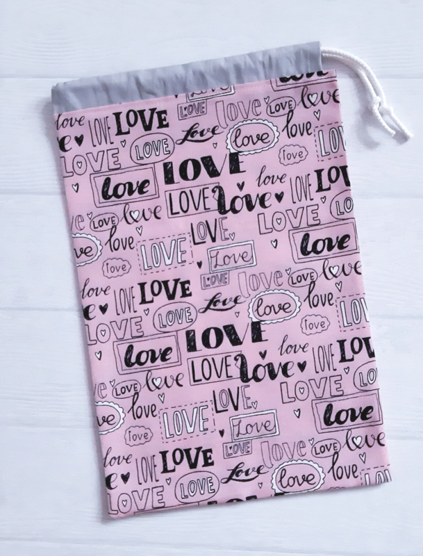 Brotbeutel mit dem Schriftzug "Love" 24,5 x 37 cm