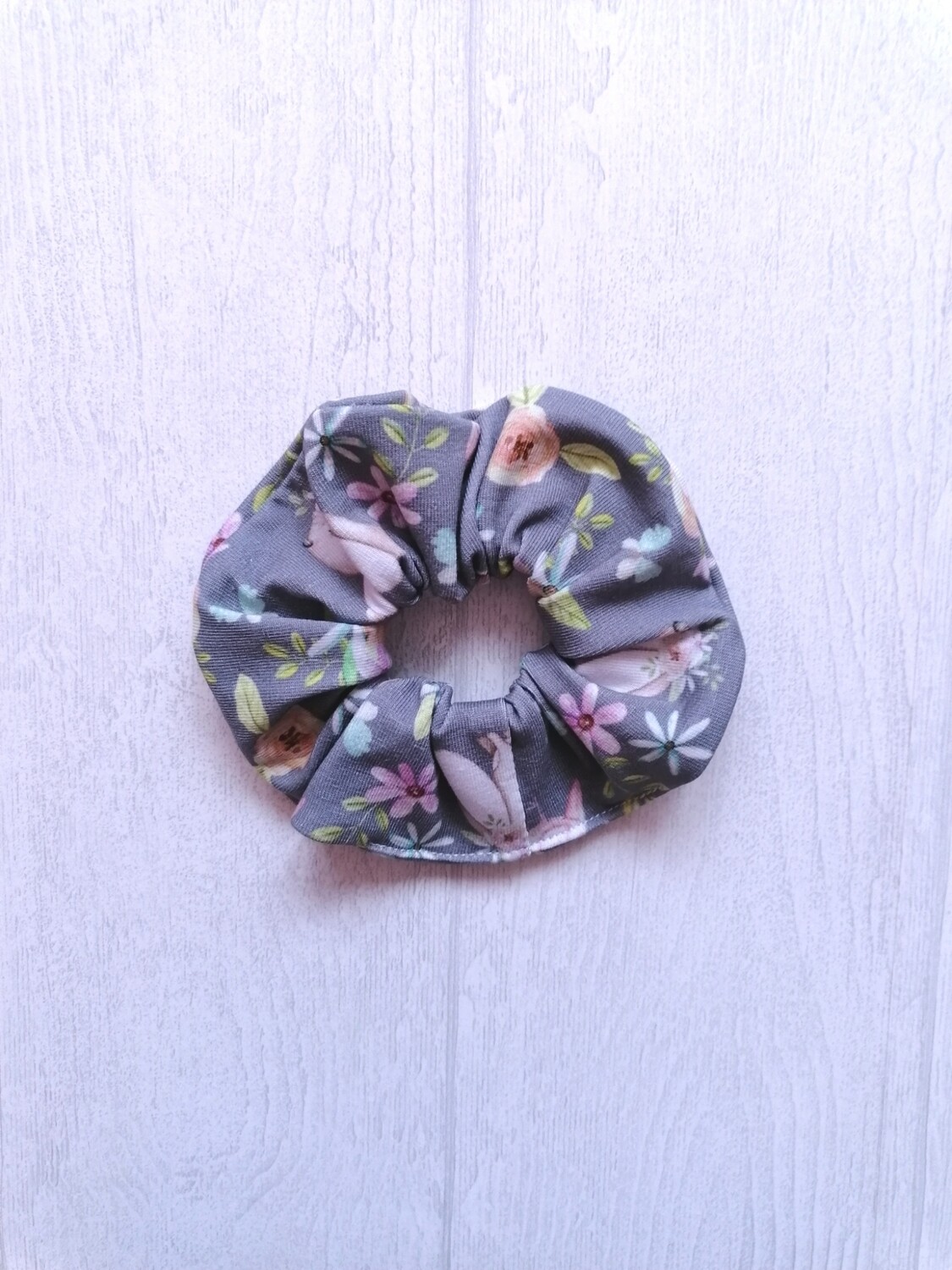 Scrunchie grau Rehmotiv