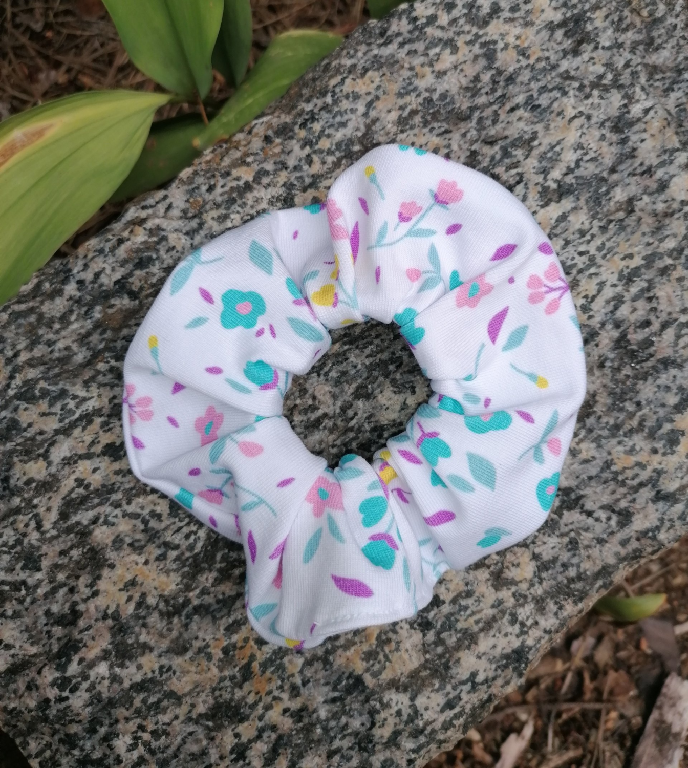Scrunchie weiß zarte Blumen