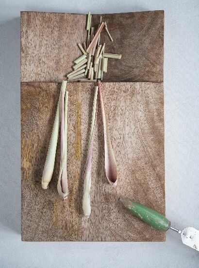 Mango Wood Cutting Board w/Catch