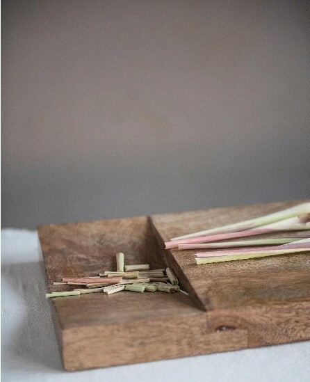 Mango Wood Cutting Board w/Catch