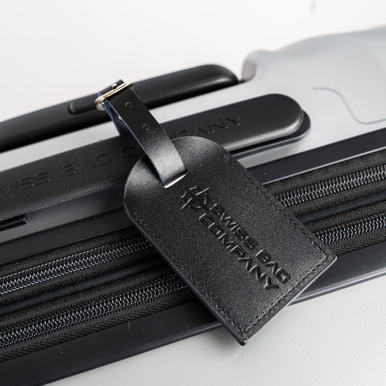 2x Leather Luggage Tags